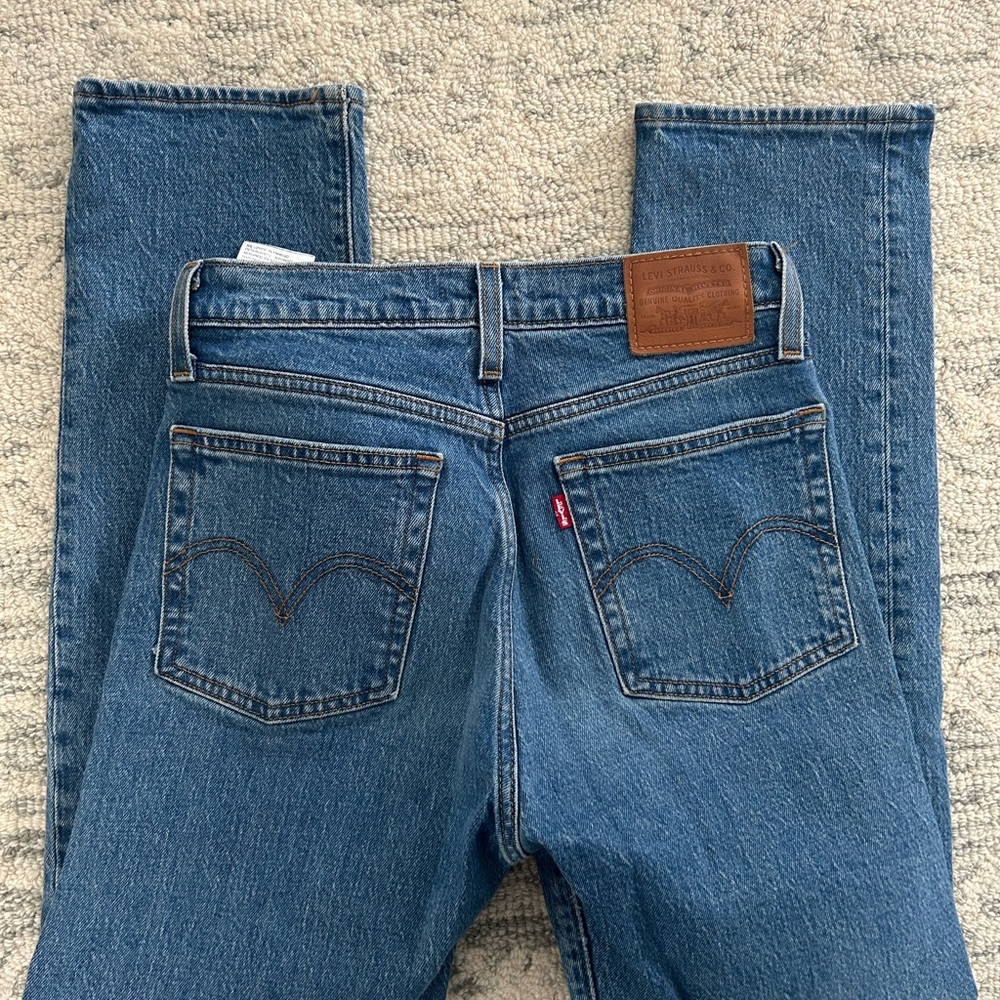 Levi's Women's Straight Jeans in Classic Blue